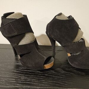 Size 75 1/2 Pedro Garcia black suede heels